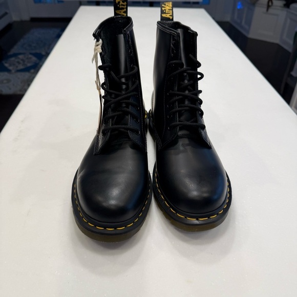 Dr. Martens Air Wair 11822 8 Eye Smooth Leather Boot Black Size US 11 EU 45 NEW